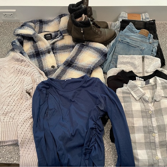 Fall / winter clothing bundle - 10 pieces - Picture 1 of 9